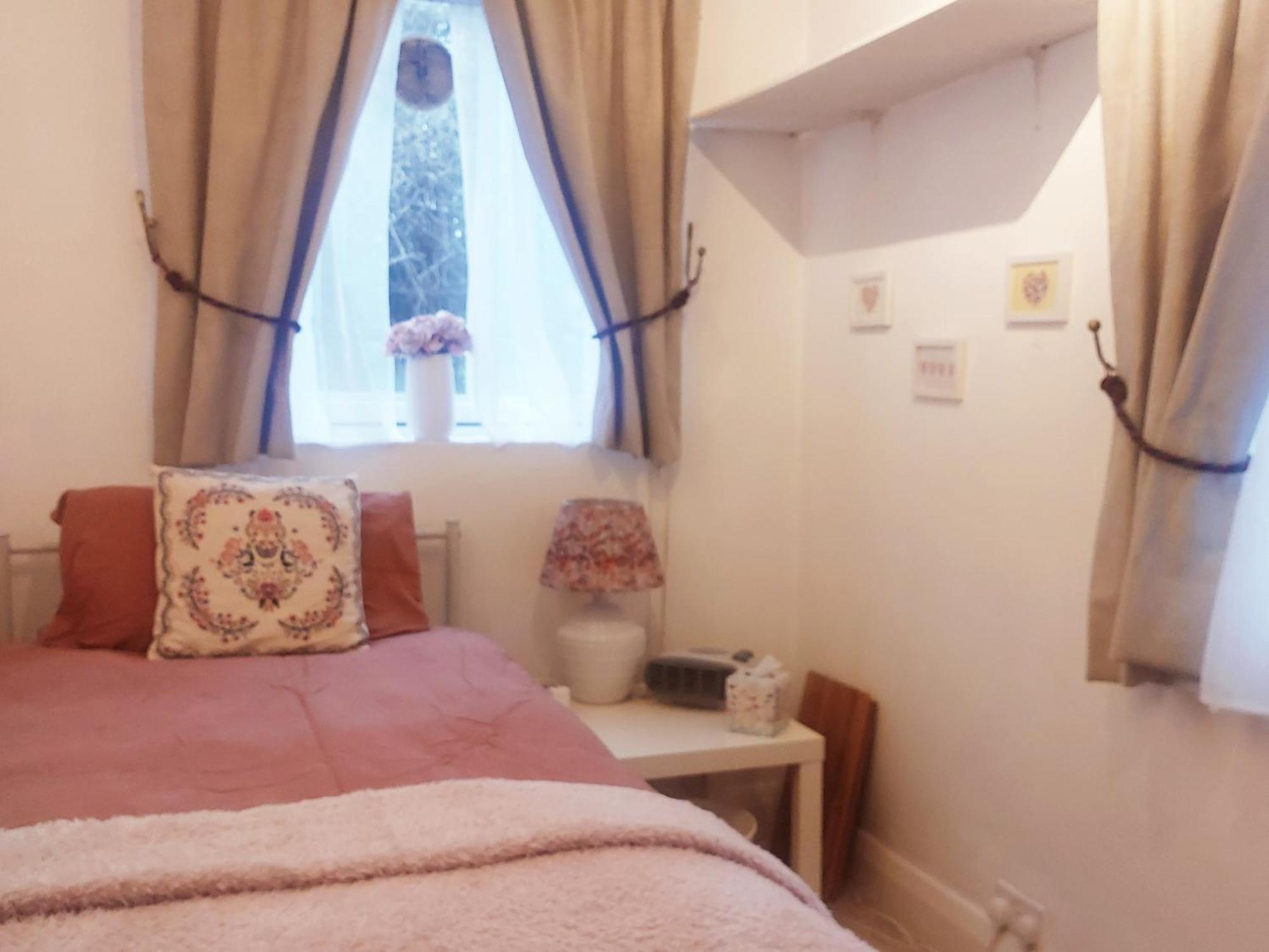 Centrel To London Single Bed Room Quiet Home With Host And Breakfast Exterior foto
